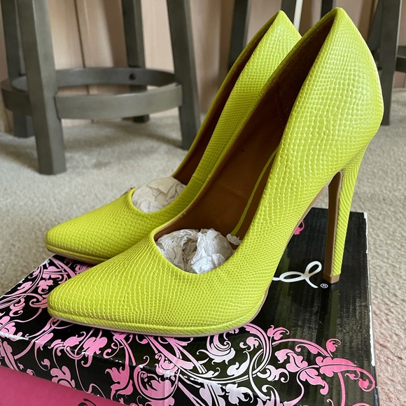 qupid yellow heels